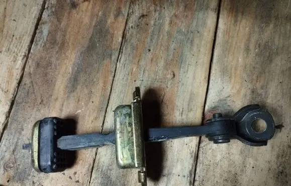 Front door check strap stopper