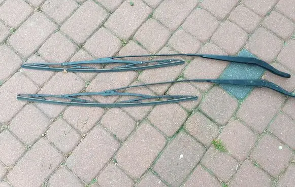 Renault Master III Front wiper blade arm 8200734777