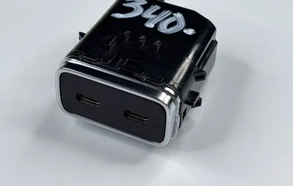 Mercedes-Benz GLS X167 USB socket connector A1678205402