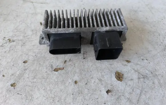 Opel Vivaro Glow plug pre-heat relay 8200558438A