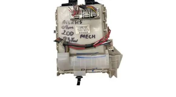 Toyota Avensis T250 Fuse module 8273005170C 15429G13