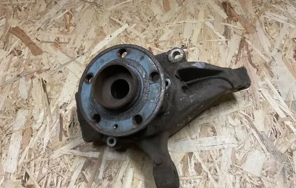 Volvo V70 Front wheel hub 