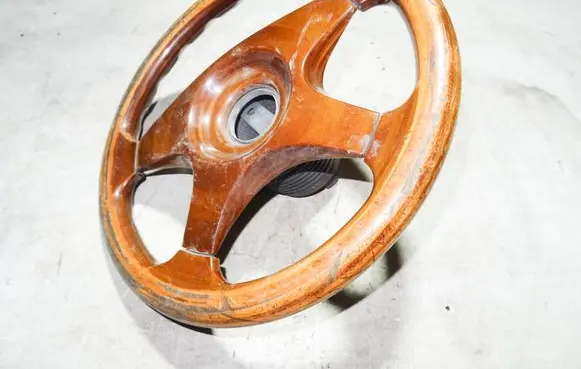 Mercedes-Benz 200 300 W123 Steering wheel 136101193