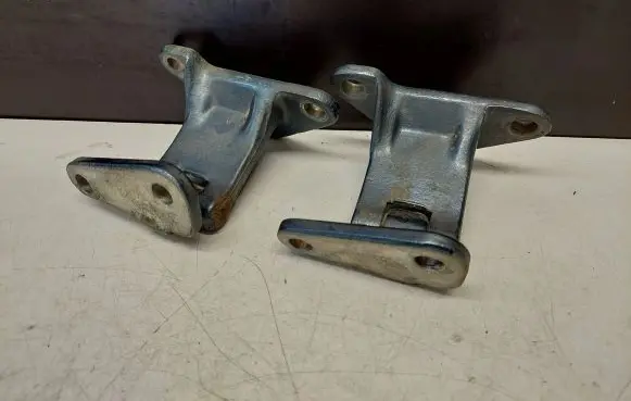 Opel Frontera B Tailgate hinge 