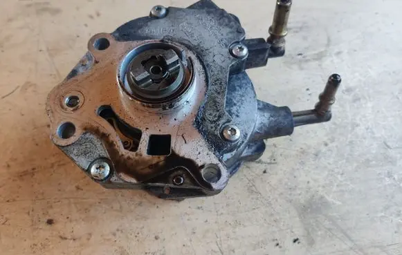 Land Rover Discovery 4 - LR4 Vacuum pump 9H2Q2A451BE