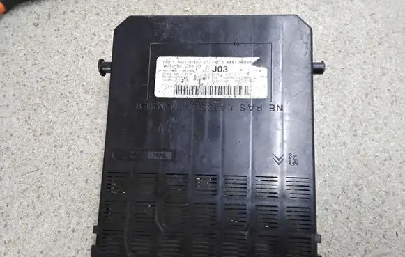 Citroen C5 Fuse module 9651197580 9651196880