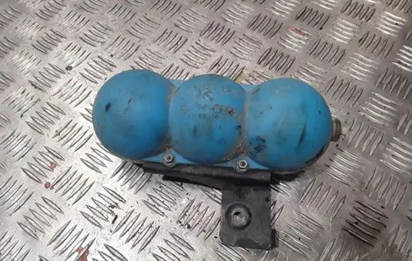 Vacuum air tank