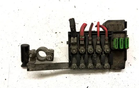 Volkswagen Golf IV Fuse module