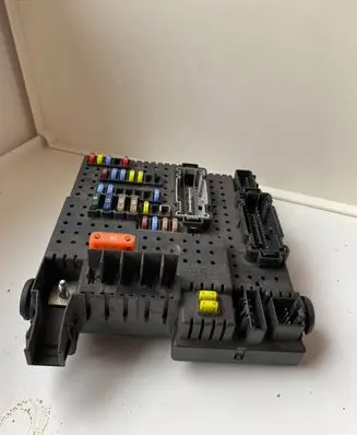 Volvo V70 Fuse module 8676391 12217799 05W161