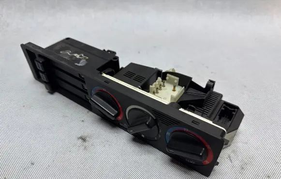 BMW 5 E34 Climate control unit 8390071 8390070