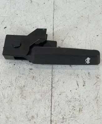 Opel Insignia A Engine bonnet (hood) release handle