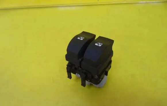 Renault Laguna II Electric window control switch 015088B