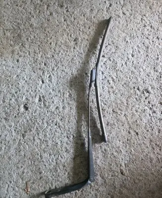Volkswagen Polo IV 9N3 Front wiper blade arm 6Q1955409C
