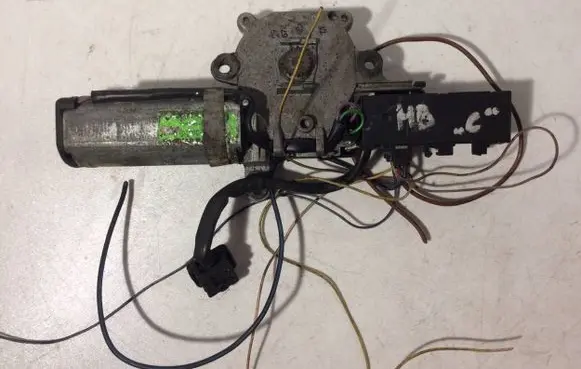 Mercedes-Benz C W202 Sunroof motor/actuator 2028200808