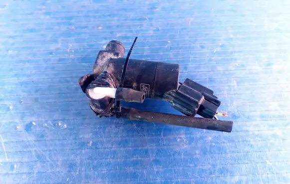 Volvo V70 Windscreen/windshield washer pump 1S7117K624FD
