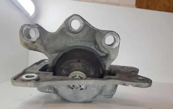 Volvo S90, V90 Engine mount bracket 31460716