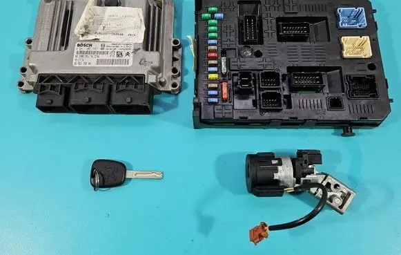 Peugeot 308 Engine control unit/module ECU 0261201863 IMPRK1507345