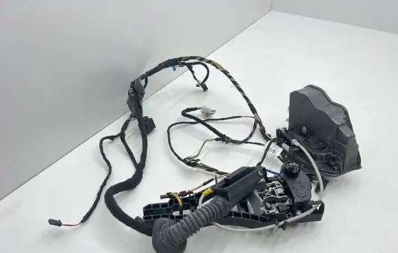 BMW 2 F22 F23 Front door lock 7229461 A033702