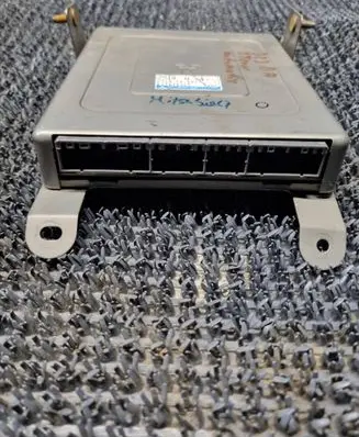 Mazda 323 Engine control unit/module Z51918881 E2T83581T