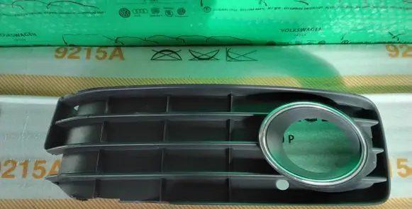 Audi A5 8T 8F Front fog light trim/grill 8T0807681B 8T0807681 DEFECT