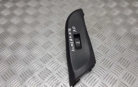 Nissan Almera N16 Electric window control switch