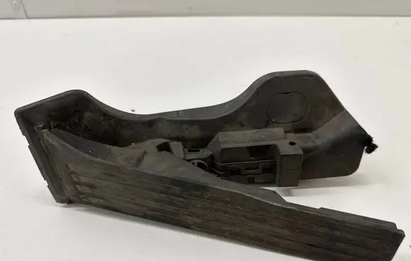 Volkswagen Tiguan Accelerator throttle pedal 1K1721503M
