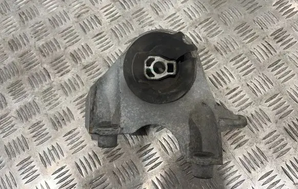 Chevrolet Captiva Engine mount bracket X00762A