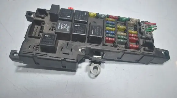 Volvo XC70 Fuse module 518828108