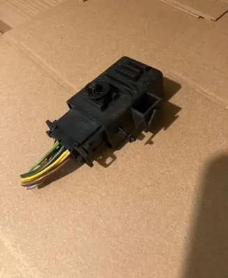 Volkswagen Transporter - Caravelle T5 Seat heating relay 1K0959772