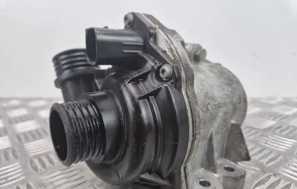 BMW 1 F20 F21 Water pump 9455978