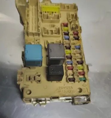 Toyota Avensis T250 Fuse module