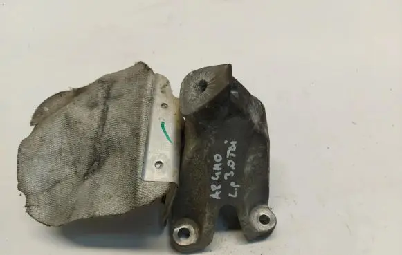 Audi A8 S8 D4 4H Engine mount bracket 8k0199307bj