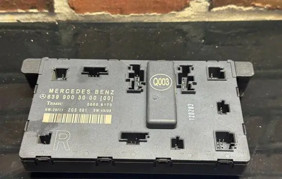 Mercedes-Benz Vito Viano W639 Door control unit/module 6399003000 00006170