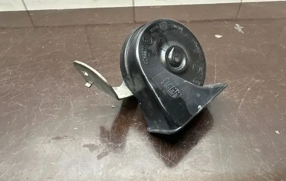 Volvo V40 Horn signal 31283383