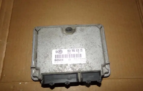 Volkswagen Golf IV Engine control unit/module 0261206088