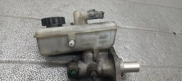 Master brake cylinder