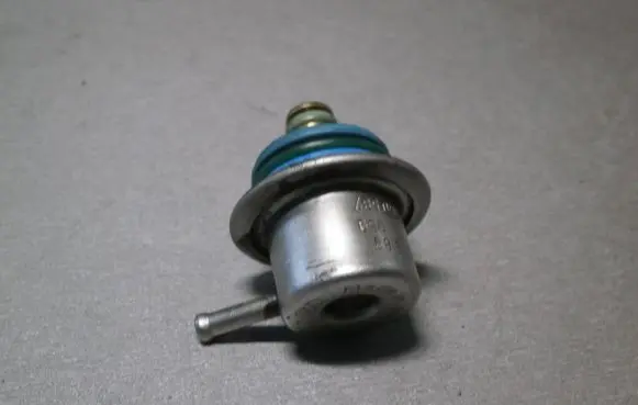 Smart ForTwo I Fuel pressure regulator 0000781889 0280160587