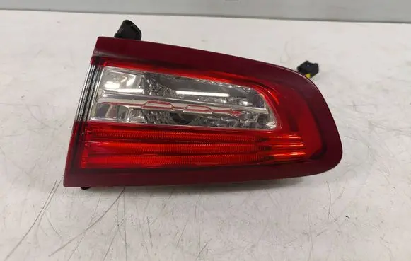 Tailgate rear/tail lights