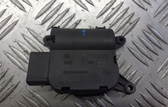 Skoda Fabia Mk1 (6Y) A/C air flow flap actuator/motor 0132801357