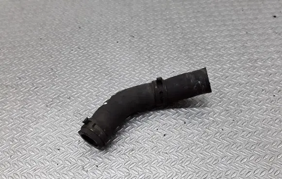 Volkswagen Touran I Engine coolant pipe/hose