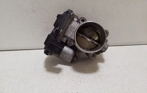 Ford Kuga II Throttle valve DS7G9F991BB