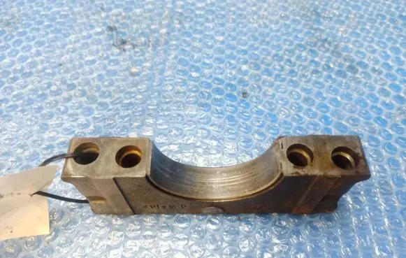 Mercedes-Benz S W126 Crankshaft Holder 1170110011
