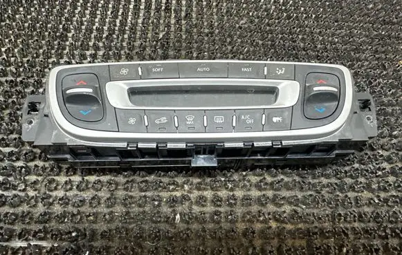 Renault Megane III Climate control unit