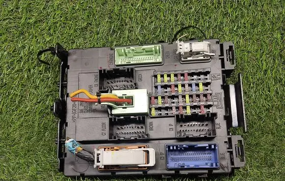 Ford Focus Power management control unit GV6T14A073GF