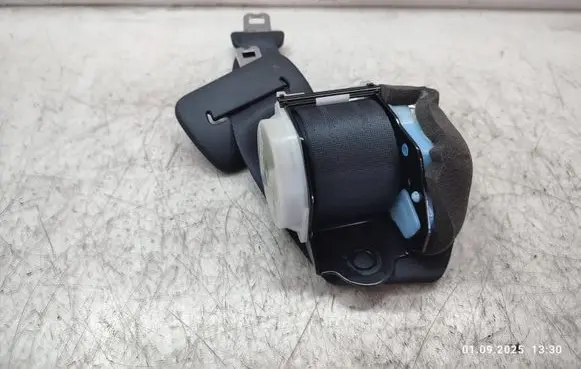 Middle seatbelt (rear)