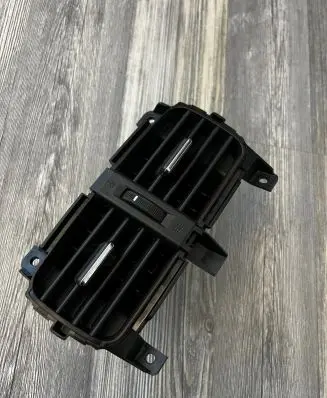 Rear air vent grill