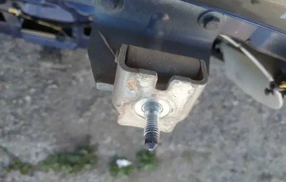 Peugeot 307 Tailgate/trunk/boot hinge
