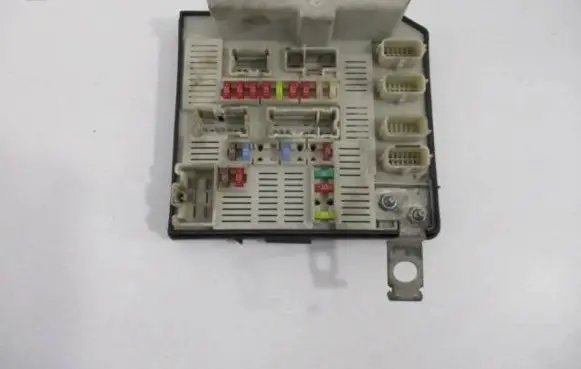 Renault Scenic II - Grand scenic II Fuse module 8200481863 USMN3 6898562353