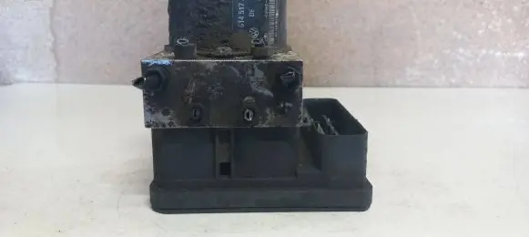 Volkswagen Golf IV ABS Pump 1J0907379M
