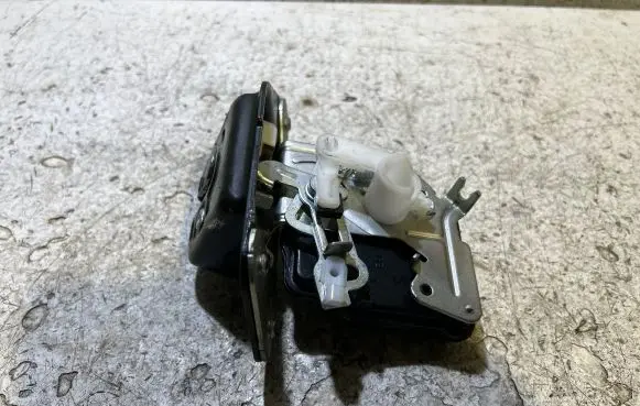 Jeep Patriot Loading door lock 